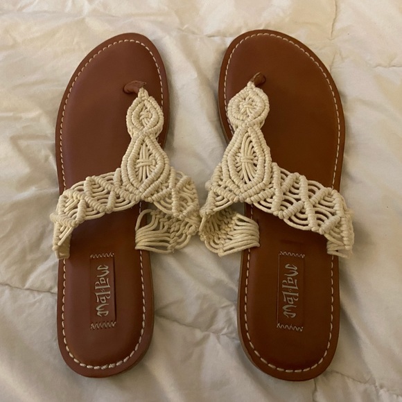 Tan and cream crochet sandals - Picture 2 of 2